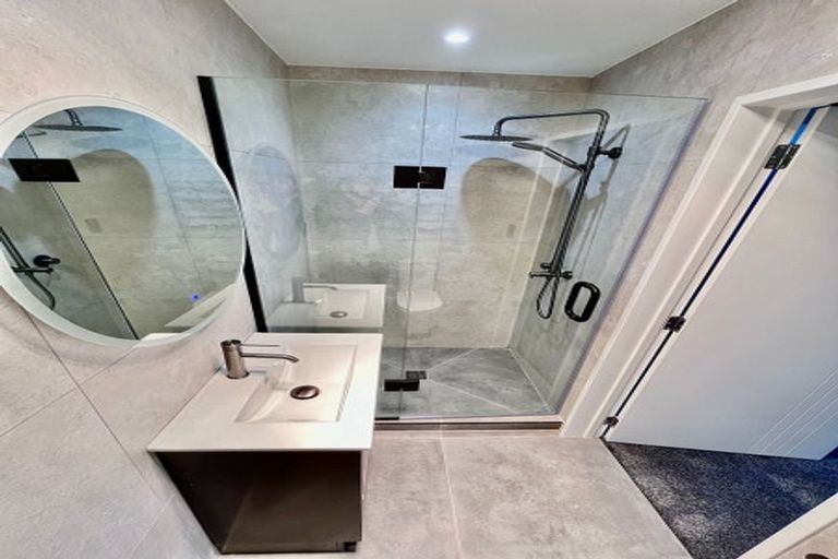 Photo of property in 8e Woburn Street, Mangere East, Auckland, 2024