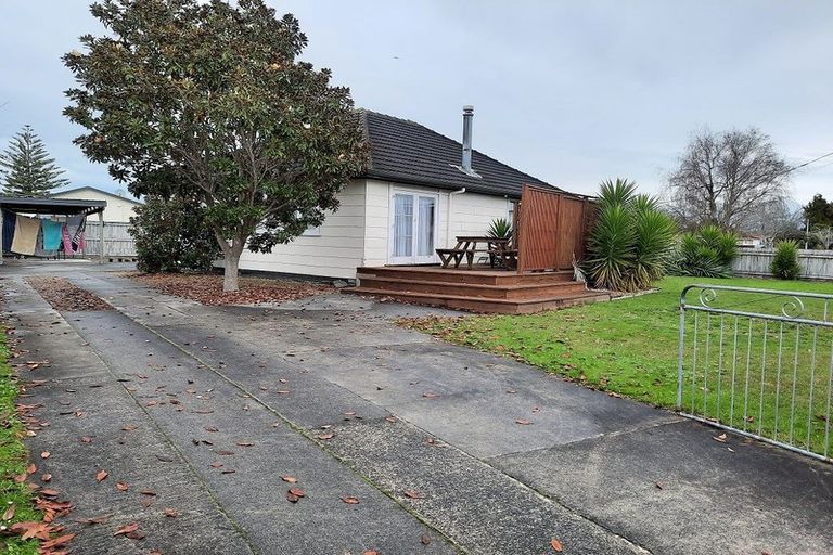 Photo of property in 2 Perry Place, Bader, Hamilton, 3206