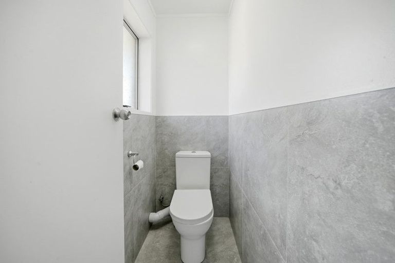 Photo of property in 3/70 Kaurilands Road, Titirangi, Auckland, 0604