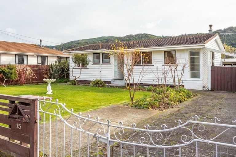 Photo of property in 15 Ruahine Street, Trentham, Upper Hutt, 5018