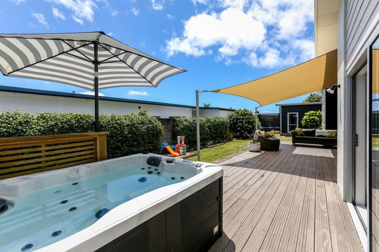 Photo of property in 130a Wairau Road, Oakura, 4314