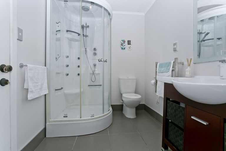 Photo of property in 154 Oaktree Avenue, Browns Bay, Auckland, 0630