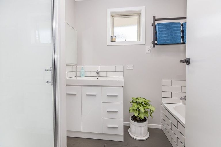 Photo of property in 18 Baffin Grove, Kingston, Wellington, 6021