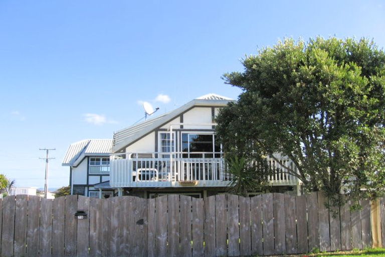 Photo of property in 70 Karewa Parade, Papamoa Beach, Papamoa, 3118