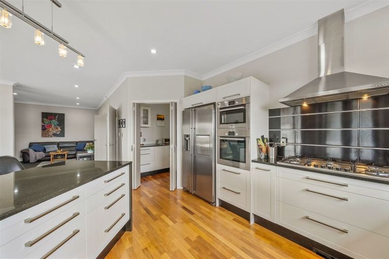 Photo of property in 1 Hollyford Place, Aotea, Porirua, 5024