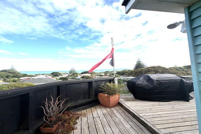 Photo of property in 12 Miriona Grove, Paekakariki, 5034