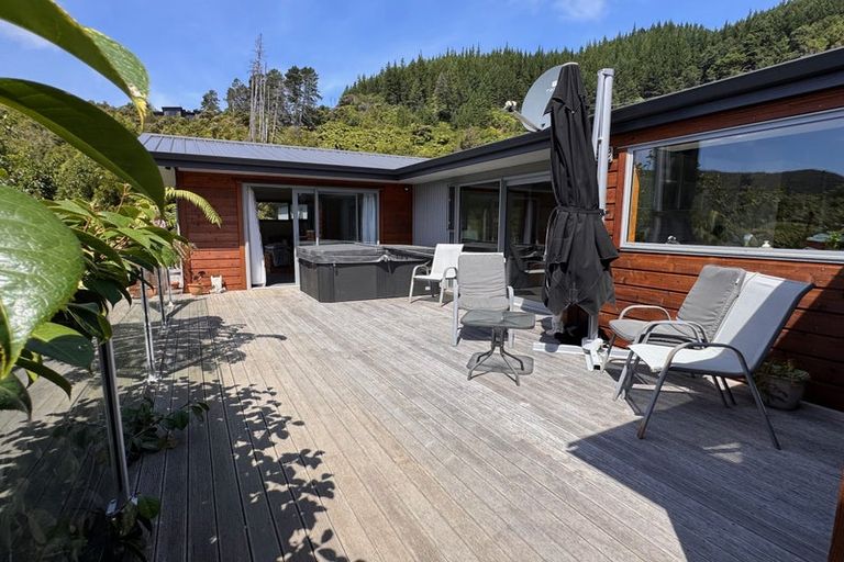 Photo of property in 19 Mccormicks Road, Whatamango Bay, Picton, 7281