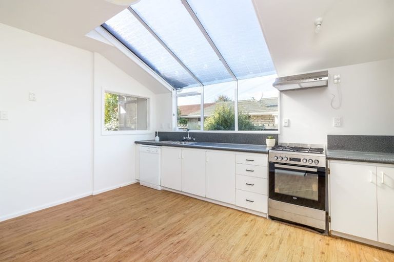 Photo of property in 316 Memorial Avenue, Burnside, Christchurch, 8053