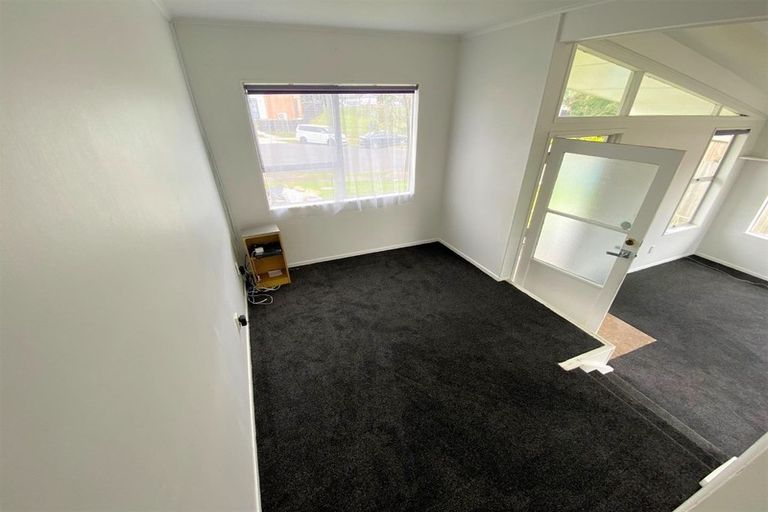 Photo of property in 6 Chisholm Place, Mangere East, Auckland, 2024