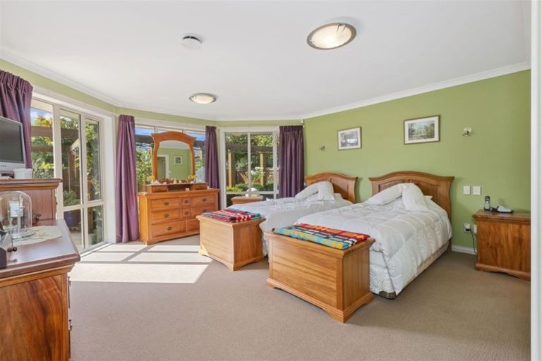 Photo of property in 18 Willowview Drive, Redwood, Christchurch, 8051