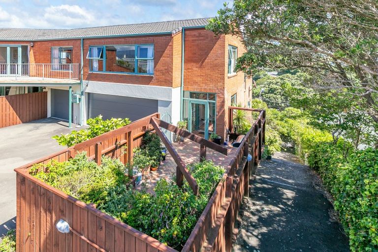 Photo of property in Mt Carmel Mews, 4/9 Arawa Road, Hataitai, Wellington, 6021