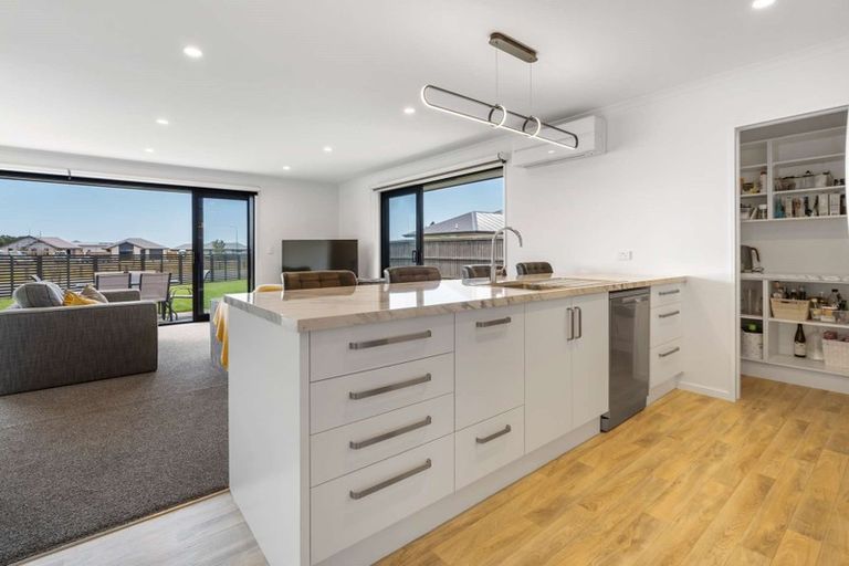 Photo of property in 32 Tara Crescent, Woodend, 7610