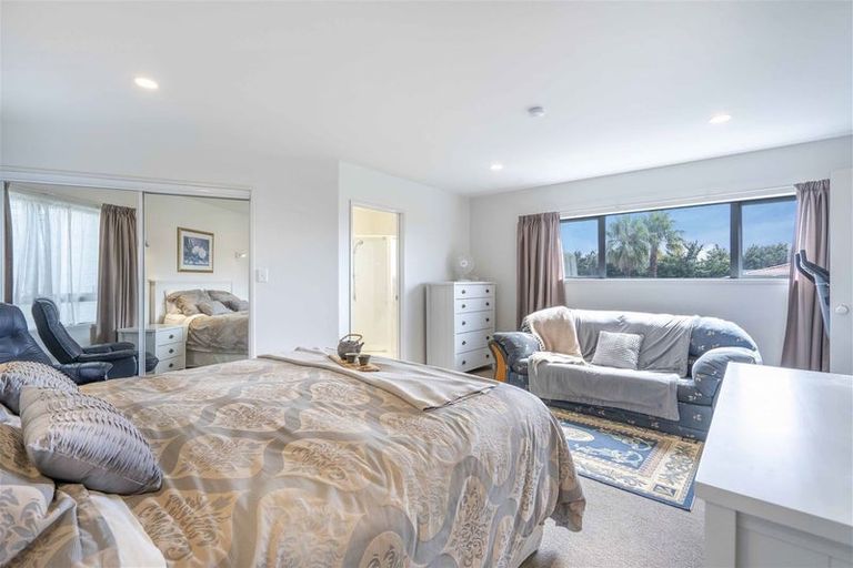 Photo of property in 10 Mistral Place, West Harbour, Auckland, 0618