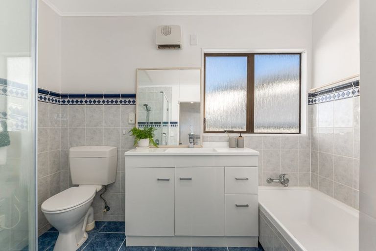 Photo of property in 21 Landsdowne Terrace, Karori, Wellington, 6012