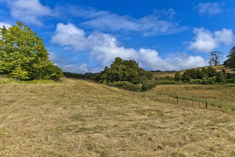 Photo of property in 429 Waitoki Road, Waitoki, Silverdale, 0994