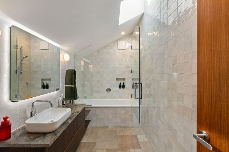 Photo of property in 41a The Crescent, Roseneath, Wellington, 6011