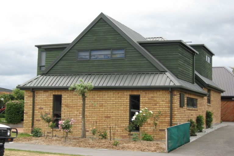 Photo of property in 1/18 Juniper Place, Burnside, Christchurch, 8053