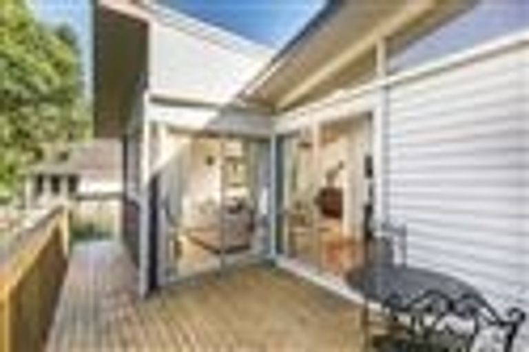 Photo of property in 22 Korotaha Terrace, Rothesay Bay, Auckland, 0630