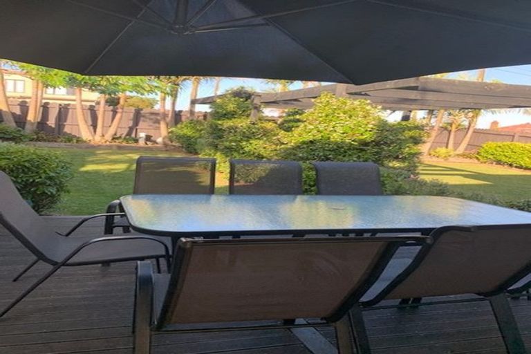 Photo of property in 2/28 Bleakhouse Road, Howick, Auckland, 2014