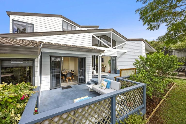 Photo of property in 16 Oakpark Place, West Harbour, Auckland, 0618