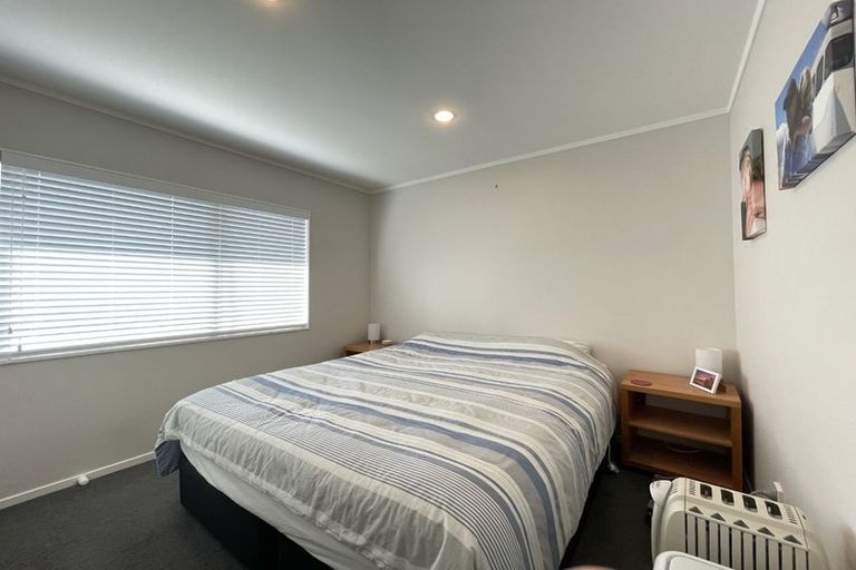 Photo of property in 43 Vera Road, Te Atatu South, Auckland, 0610