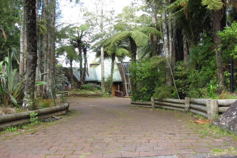 Photo of property in 24 Bush Road, Waiatarua, Auckland, 0604