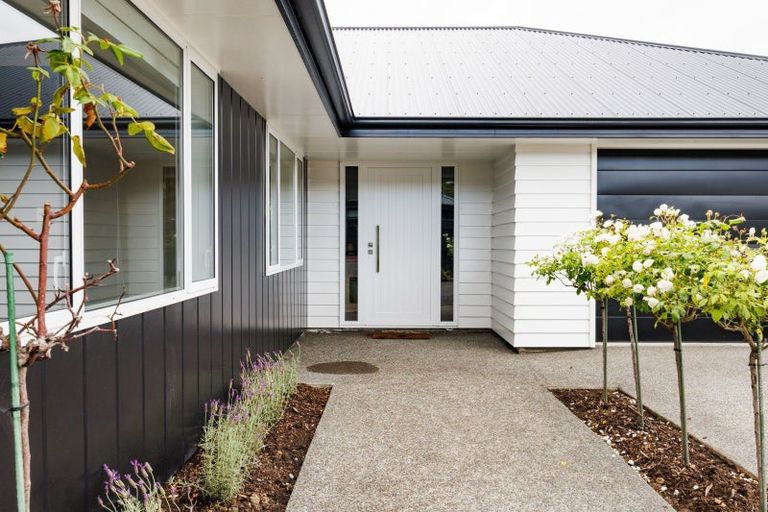 Photo of property in 24 Freedom Drive, Kelvin Grove, Palmerston North, 4414