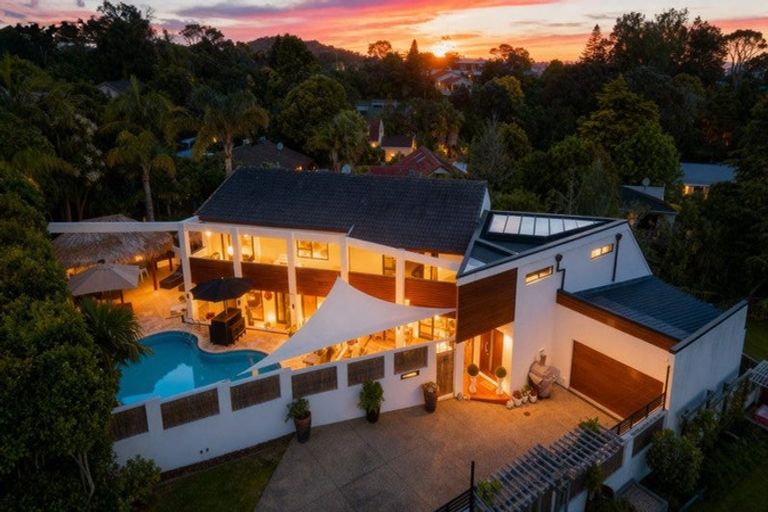 Photo of property in 3 Holyoake Place, Chatswood, Auckland, 0626