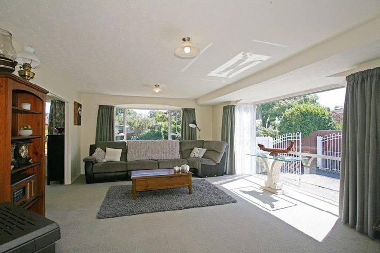 Photo of property in 4 Karnak Crescent, Russley, Christchurch, 8042