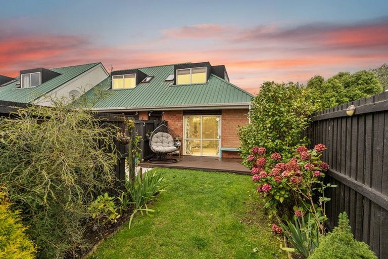 Photo of property in 2/9 Cherry Place, Casebrook, Christchurch, 8051