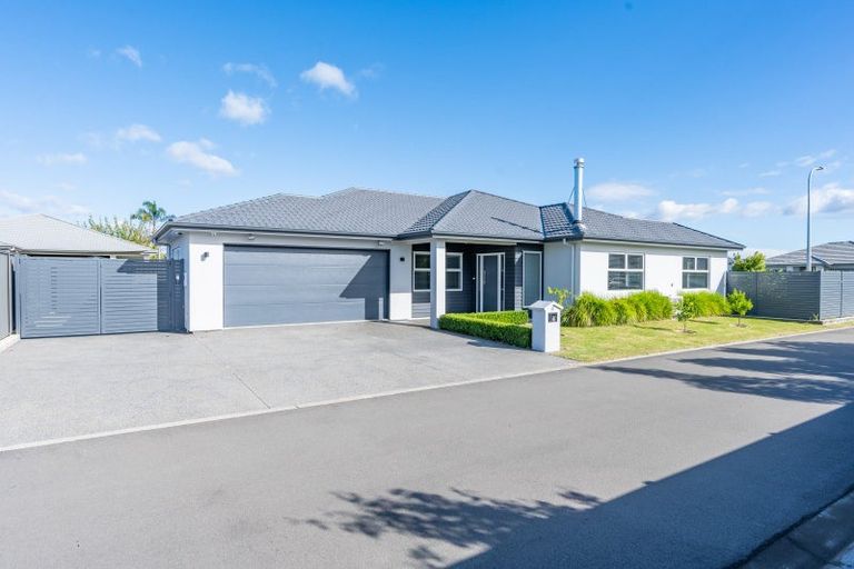 Photo of property in 4 Young Place, Taradale, Napier, 4112