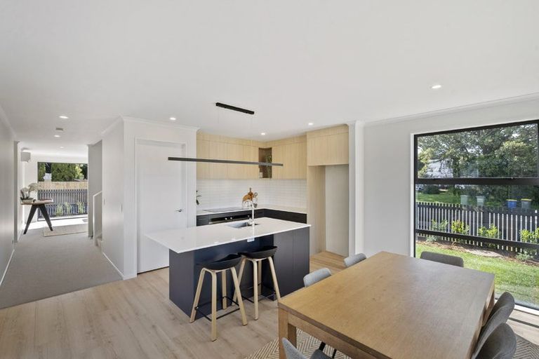 Photo of property in 32 Swanson Road, Henderson, Auckland, 0610