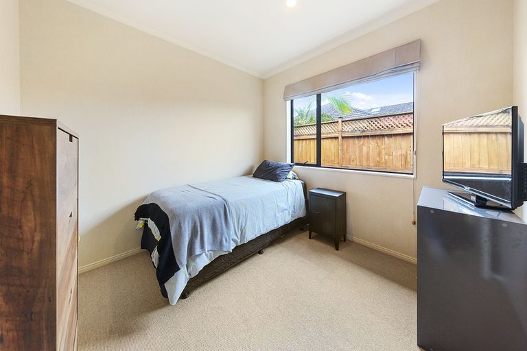 Photo of property in 33 Croftview Road, Wattle Downs, Auckland, 2103