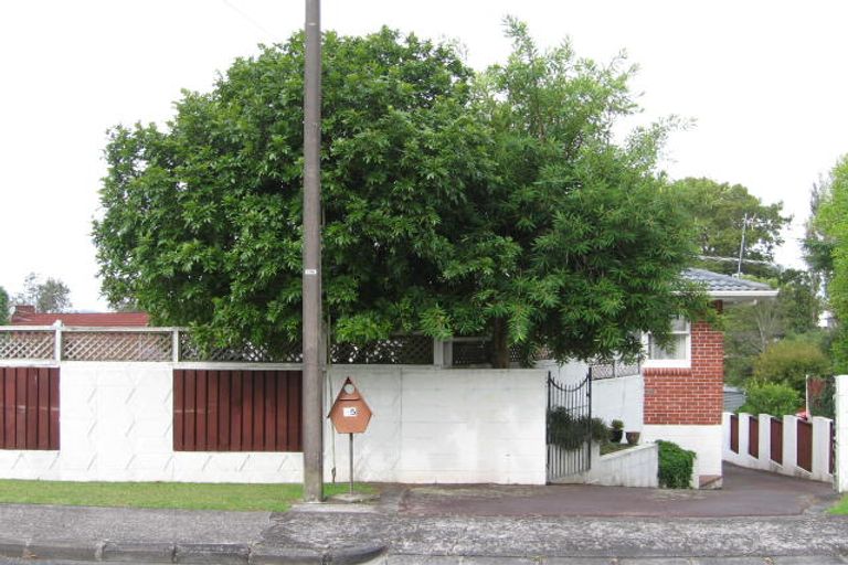 Photo of property in 15 Merchant Avenue, Te Atatu South, Auckland, 0610