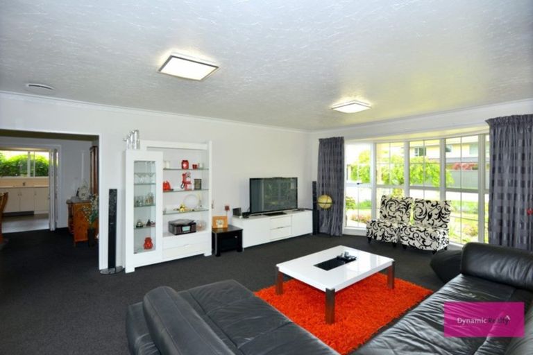 Photo of property in 17 Witbrock Crescent, Burnside, Christchurch, 8053
