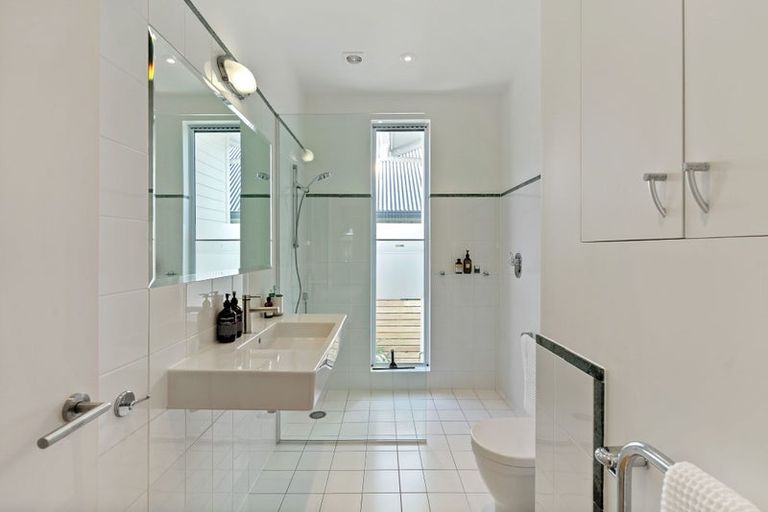 Photo of property in 52 Karepa Street, Brooklyn, Wellington, 6021