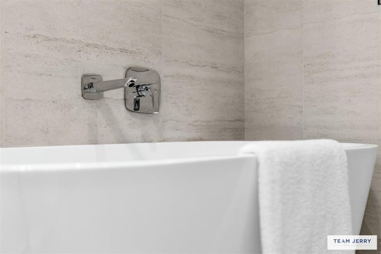 Photo of property in 37 Maungakaraka Road, Karaka, 2580