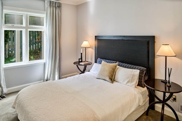 Photo of property in 43 The Crescent, Roseneath, Wellington, 6011