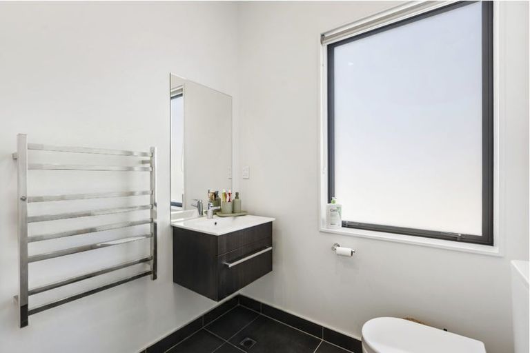 Photo of property in 6/62 Spenmoor Street, Newlands, Wellington, 6037