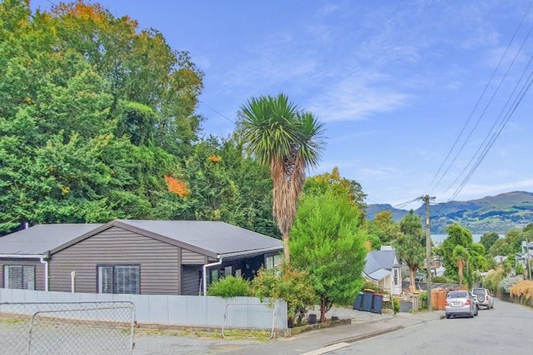 Photo of property in 38 Hawkhurst Road, Lyttelton, 8082