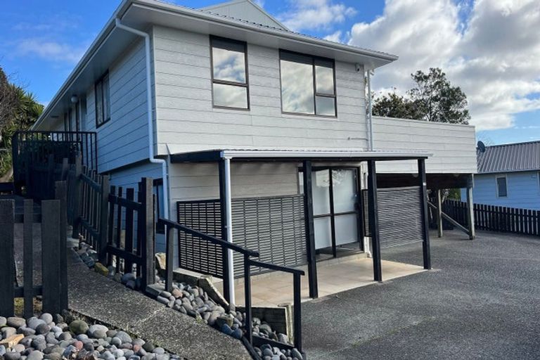 Photo of property in 41 Lavelle Road, Henderson, Auckland, 0612