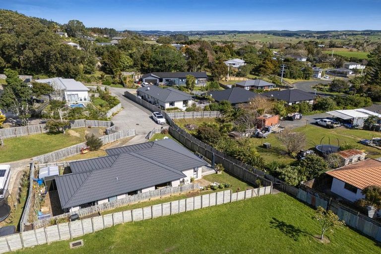 Photo of property in 9 St Julia Court, Helensville, 0800