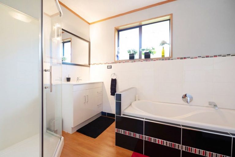 Photo of property in 11 Hurunui Street, Waikanae, 5036