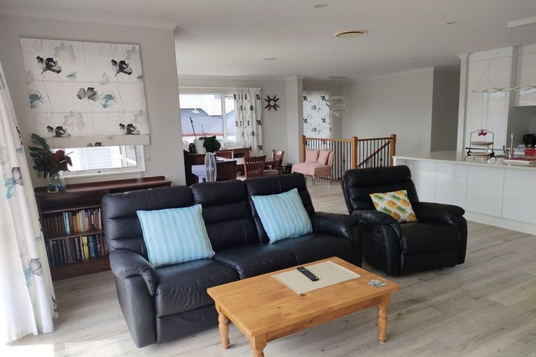 Photo of property in 23 Maka Terrace, Orewa, 0931