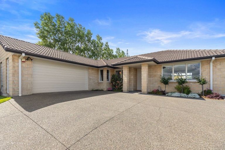 Photo of property in 10 Carex Close, Pyes Pa, Tauranga, 3112