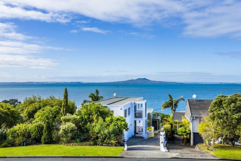 Photo of property in 26 Churchill Road, Murrays Bay, Auckland, 0630