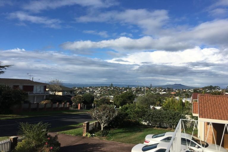 Photo of property in 1/369 East Coast Road, Mairangi Bay, Auckland, 0630