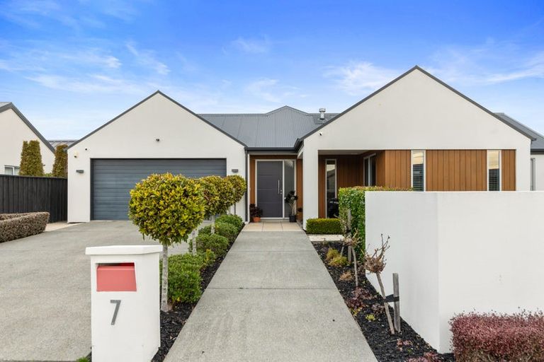 Photo of property in 7 Waterstock Way, Parklands, Christchurch, 8083