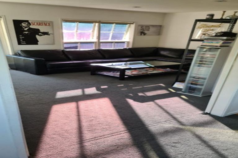 Photo of property in 3/220 East Coast Road, Forrest Hill, Auckland, 0620