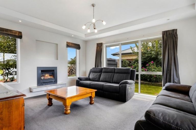 Photo of property in 12 Wattle Lane, Rangiora, 7400